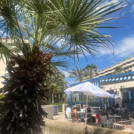 Beachfront Family Apartment Valencia