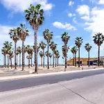 شقة Beachfront Family